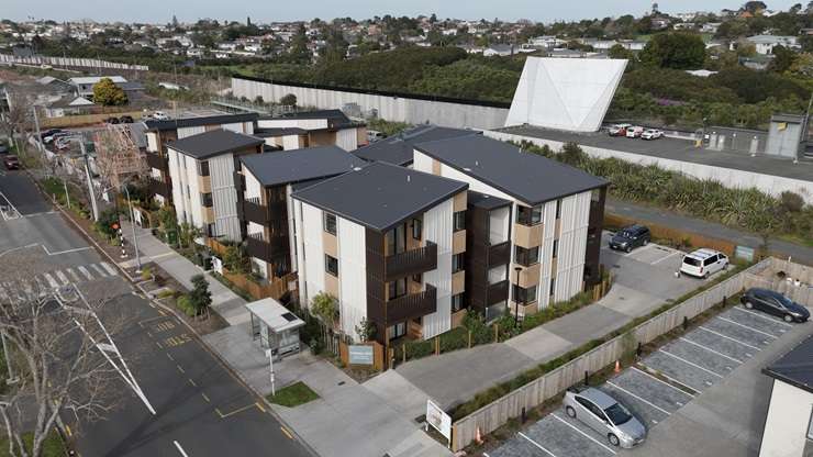 Host Jayne Kiely shows off an architectural stunner - but did it set tails wagging? Photo / Supplied