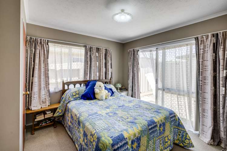 2/2 Spriggs Crescent Greenmeadows_6