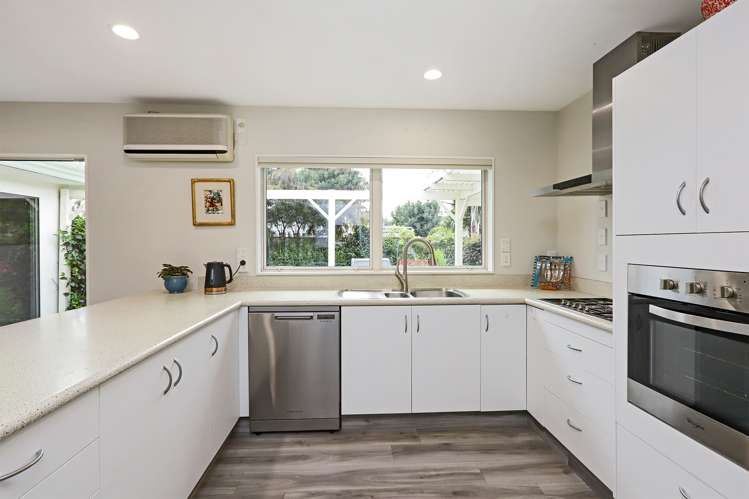 8 Brompton Drive Taradale_8