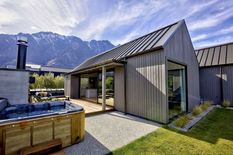 32 Falconer Rise Jacks Point_22