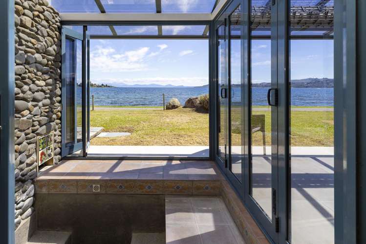 2/227 Lake Terrace Waipahihi_23