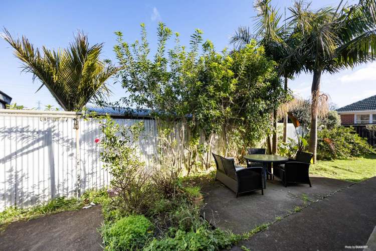 2/2 Paul Place Pakuranga_13