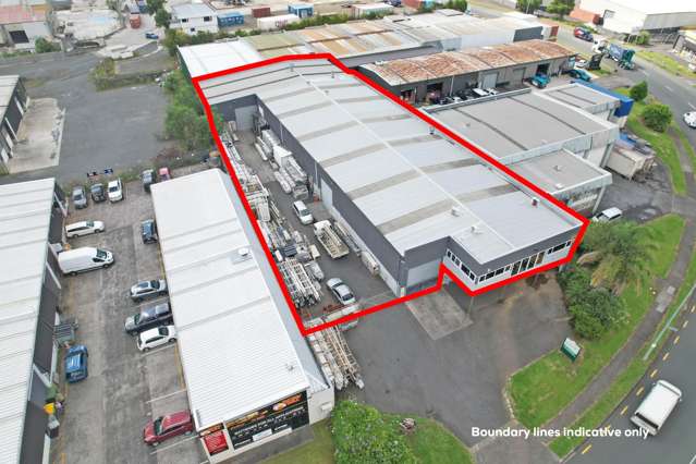 LARGE INDUSTRIAL WITH SECURE YARD