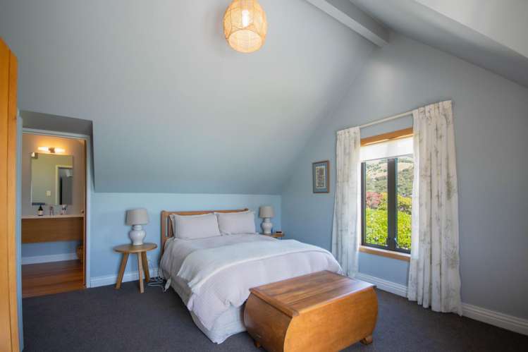 11 Settlers Hill Akaroa_24