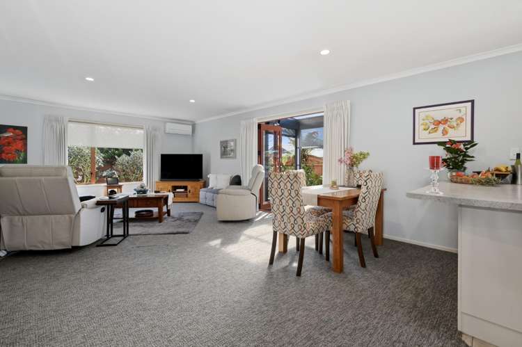 1/8 Cheyne Road (Cotswold Court) Pyes Pa_11