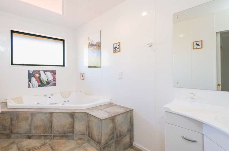 28 Kingsford Drive Stoke_18