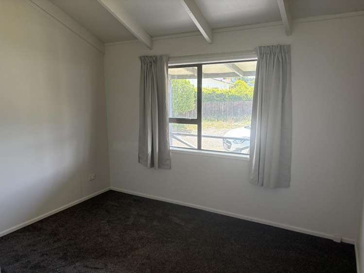 26A Hennessey Street East (left) 1207_5