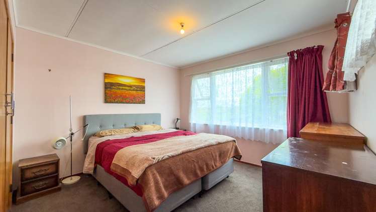 108 Canal West Road Waitakaruru_13