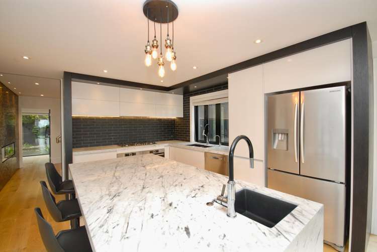 2/92 Churchill Road Murrays Bay_7
