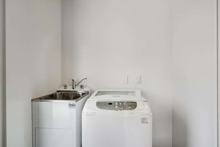 25 & 25A Paul Crescent Fairfield_24