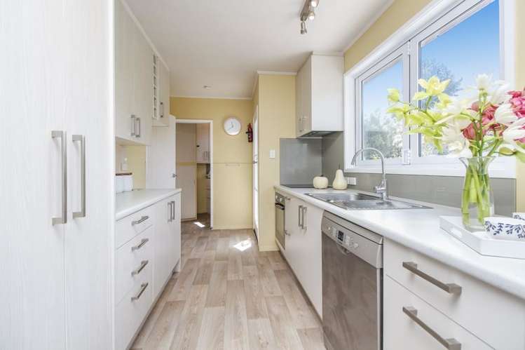 39 Bodi Place Te Atatu South_9