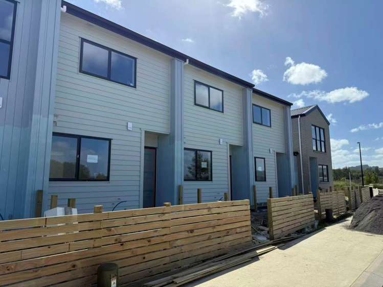 Unit 8, 83 Otuwairoa Esplanade Papakura_6