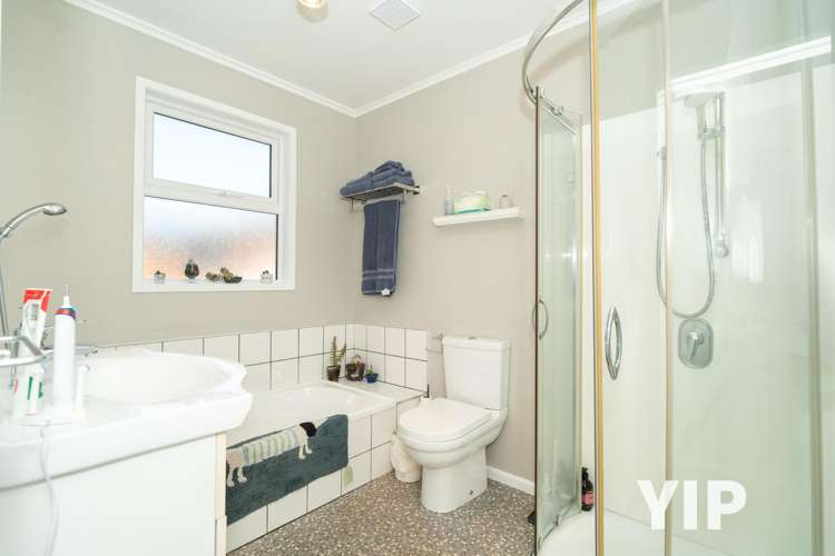 36 Bracken Road Paparangi_9