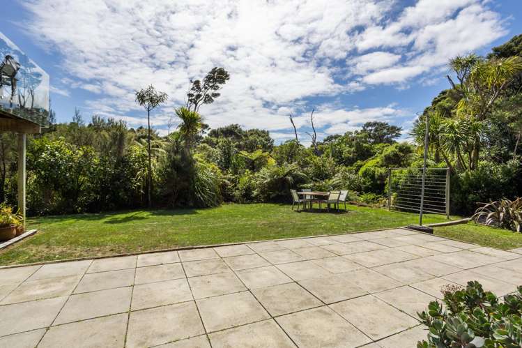 296 Piha Road Piha_11