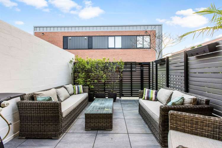 23/4 Stables Lane Silverdale_13