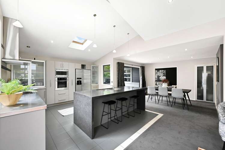 87 Huntington Drive Huntington_1