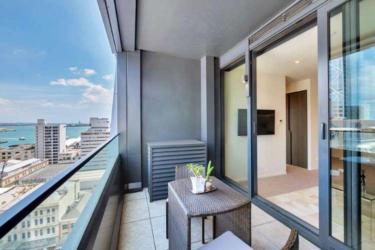 1607/10 Commerce Street City Centre_9