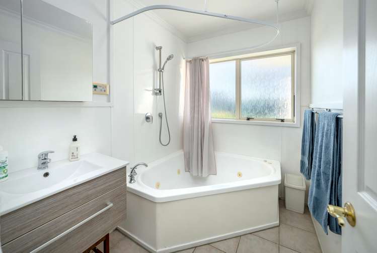 126 Paierau Road Opaki_17