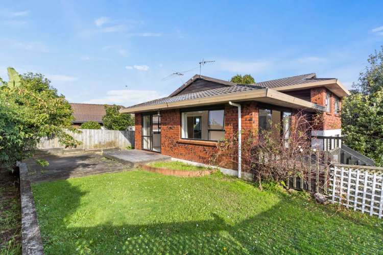 2/128 Botany Road Botany Downs_11