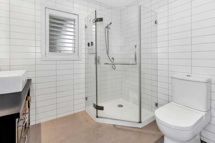 2/15 Newell Street Point Chevalier_7