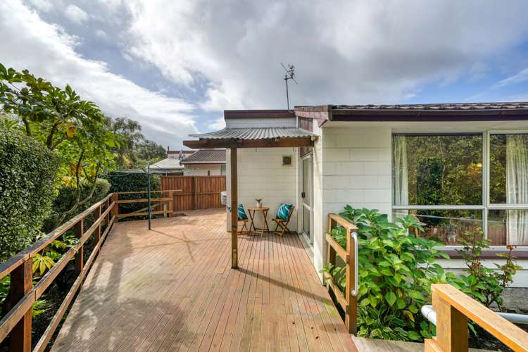 2/6 Hythe Lane Saint Martins_11