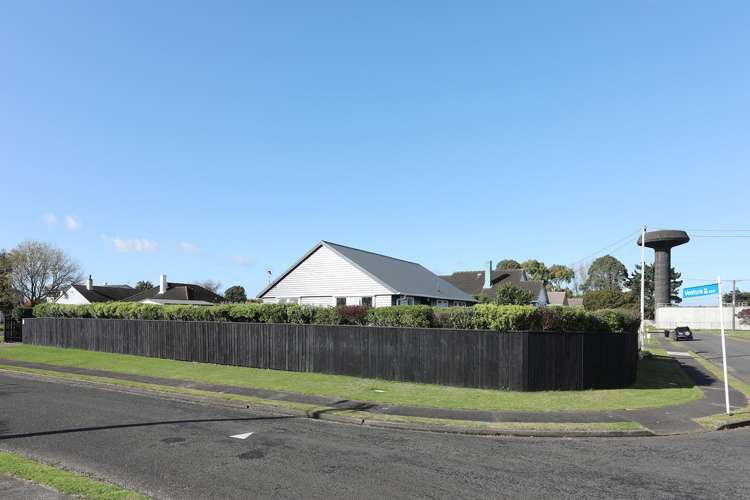 10 Kittyhawk Row Bulls_21