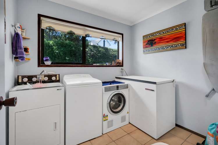 2 Waireka Road East Omata_21