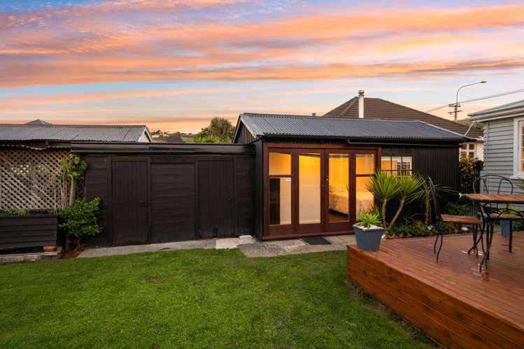 65 Main Road Redcliffs_13