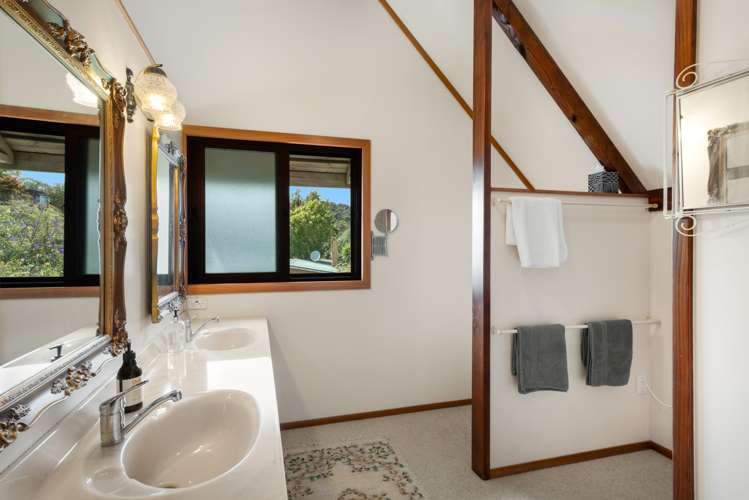 2 Queens View Road Russell_15