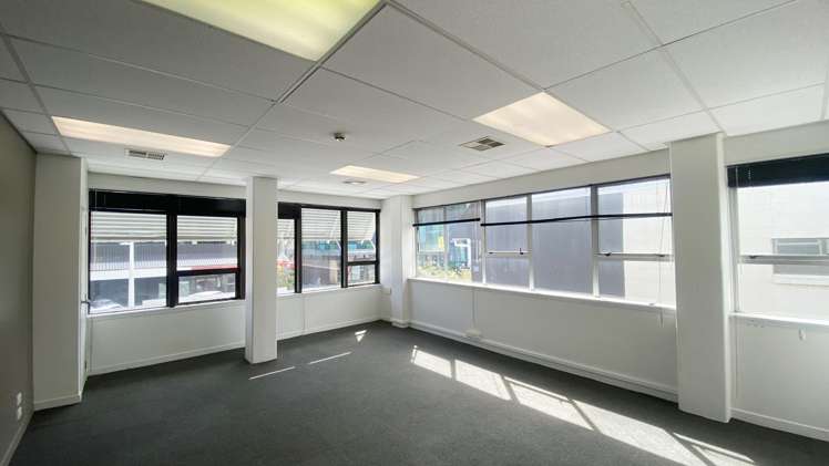 Suite 3,/120 Devonport Road_0