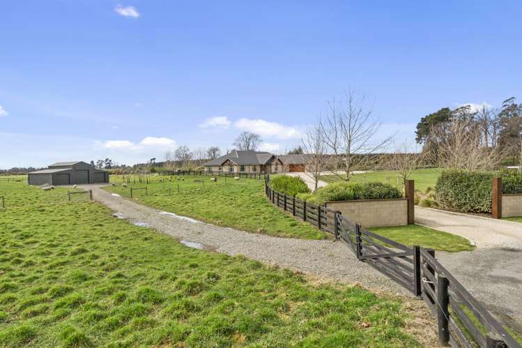 3 Old Windsor Lane Bottle Lake_23