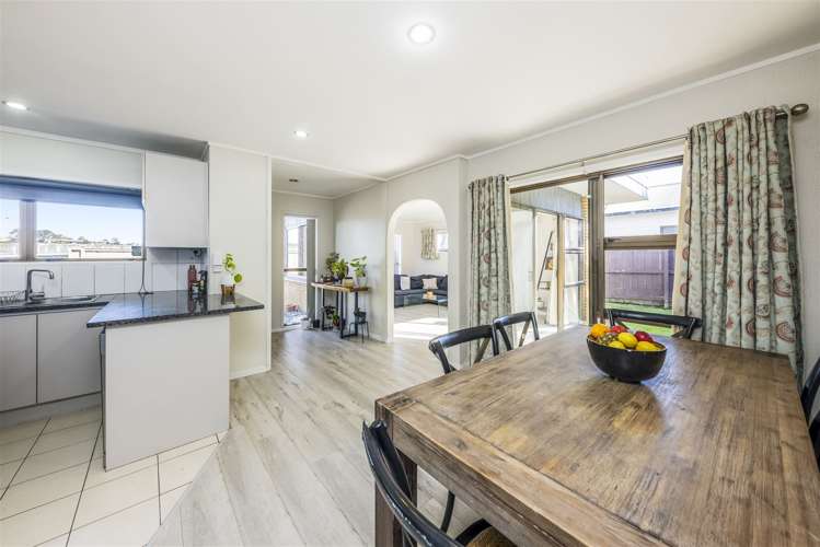 2/1 Peguero Place Totara Heights_8