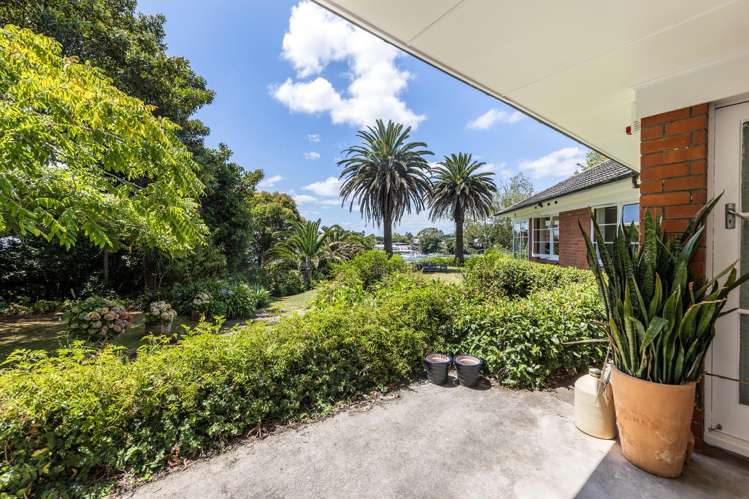 153 and 153a Waipuna Road East Mt Wellington_9