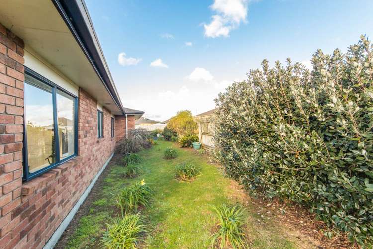 21 Raabia Close Parakai_16