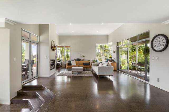 Spacious Family Sanctuary in Paremoremo