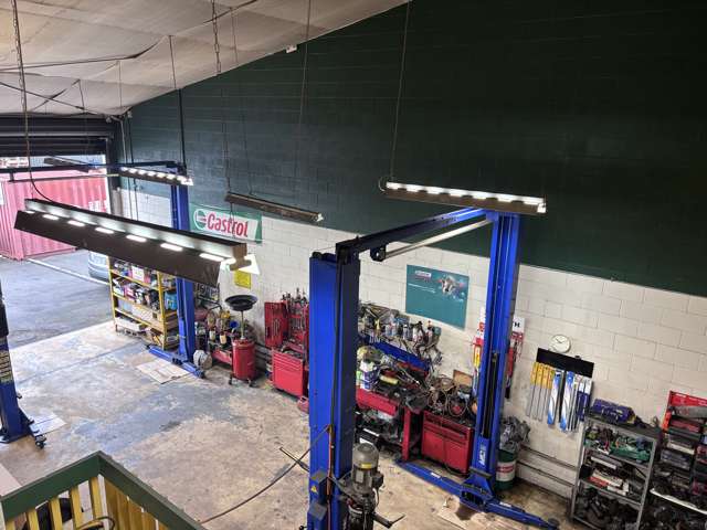 Versatile Light Industrial Unit with Dual Access