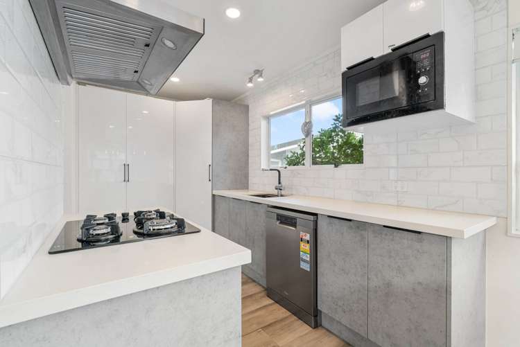 2/8 Freeland Avenue Mt Roskill_8