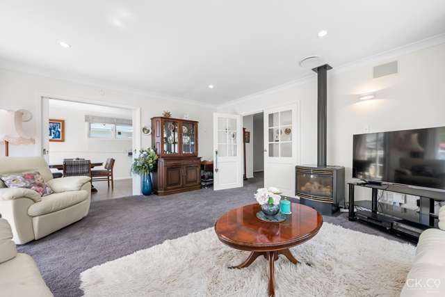 9 Derwent Lee Grove Epuni_2
