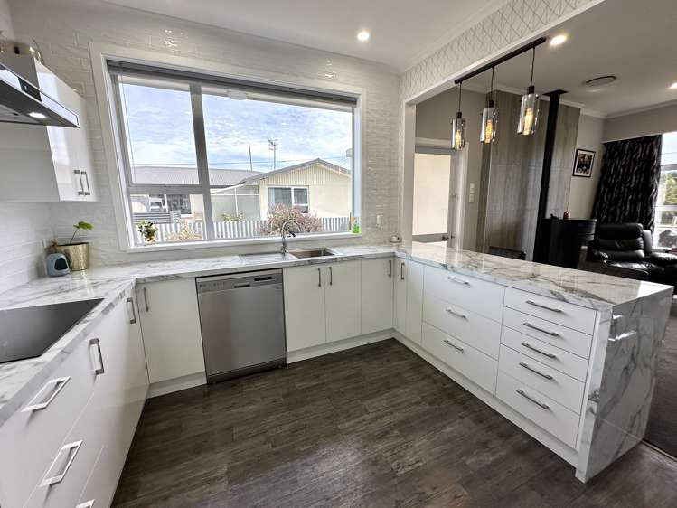 397 North Road Waikiwi_17