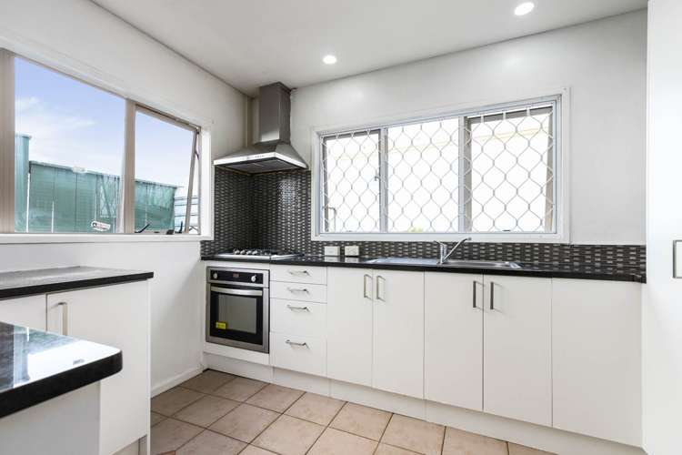 13/4 Ambrico Place New Lynn_6
