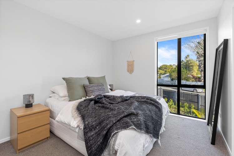 8/3 Fairdale Place Birkdale_6