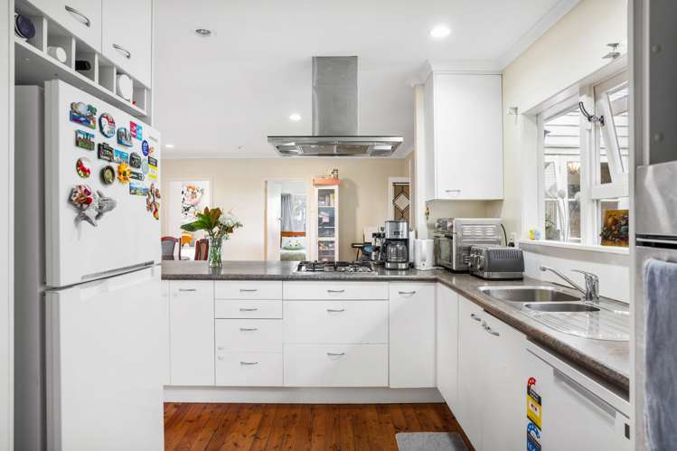 110 Mcleod Road Te Atatu South_10