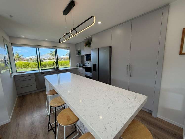 20 Sunrise Avenue 11229_2