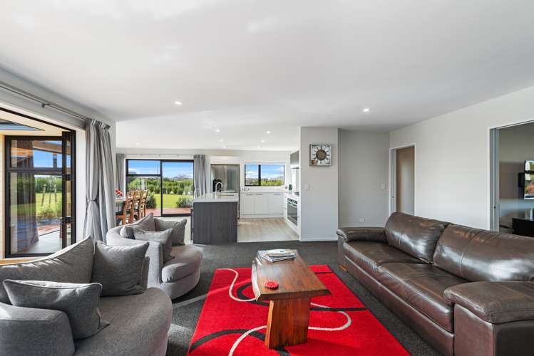 19 Landsborough Drive Darfield_9