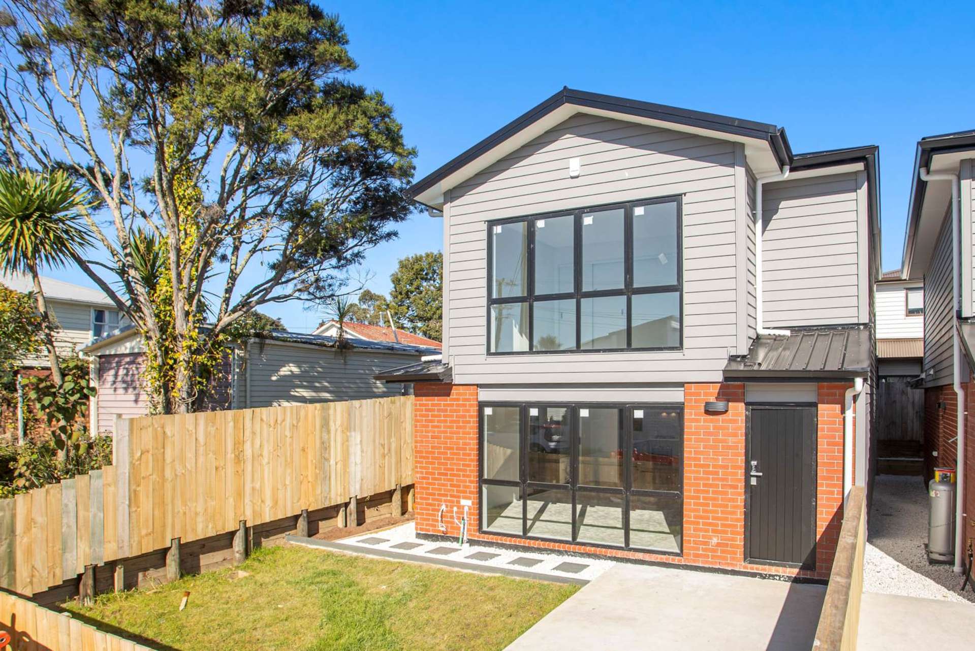 4B Scanlen Terrace Kelston_0