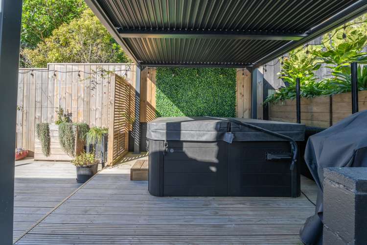 8 Hillview Crescent Paparangi_27