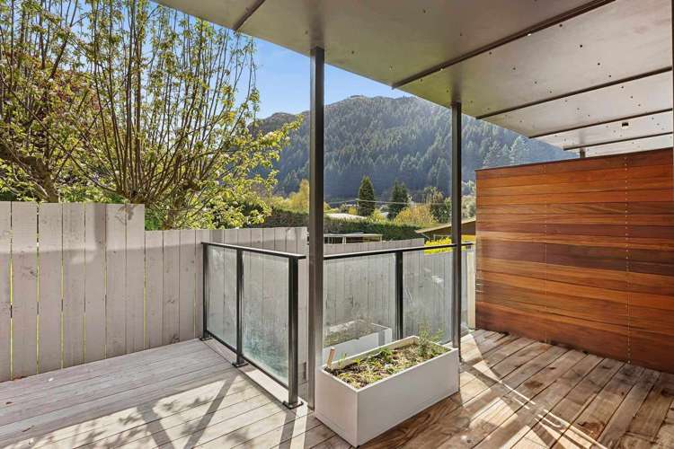 2/14 Fryer Street Queenstown East_9