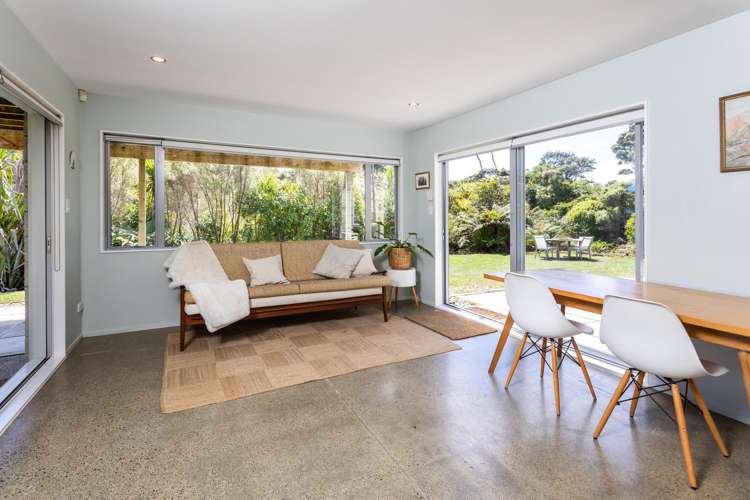 296 Piha Road Piha_22