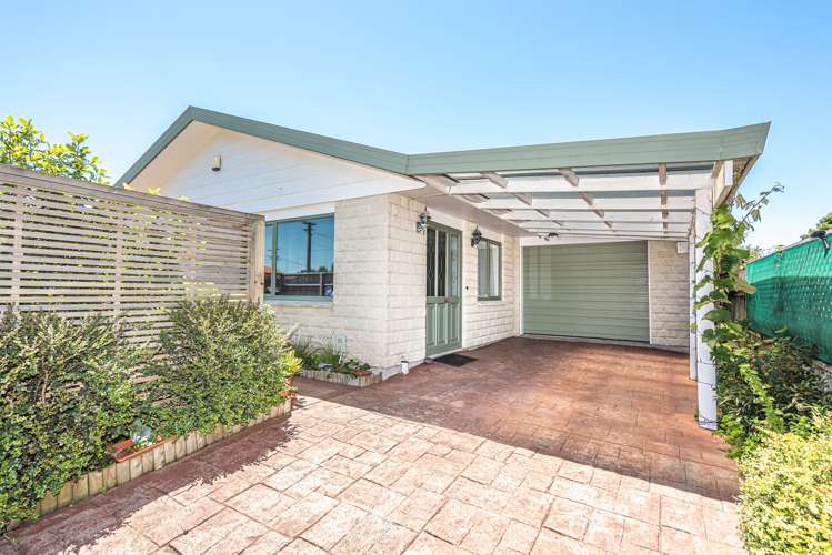 1 Hutchison Crescent Durie Hill_0