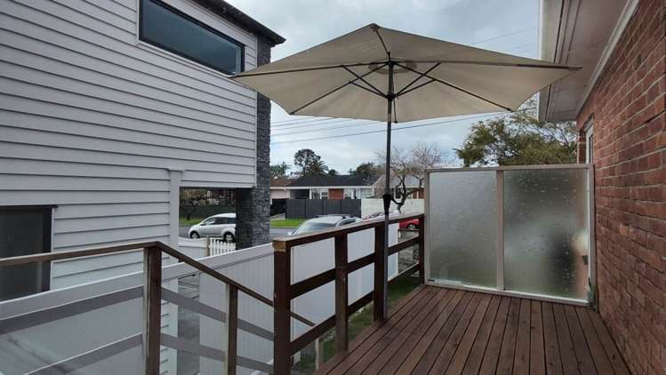 52 Old Lake Road Narrow Neck_12